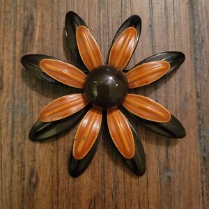 🌼Host Pick🌼 Vintage Brown Metal Enameled Daisy Brooch